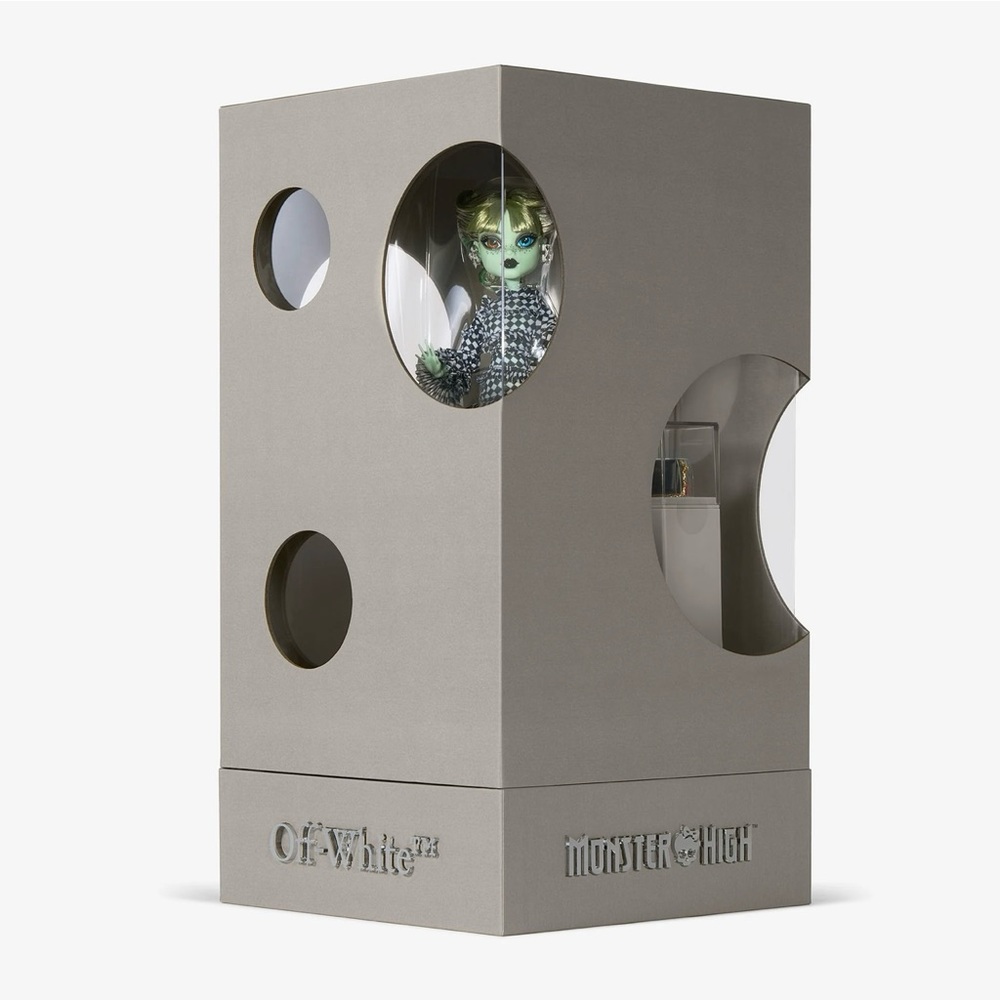 Off-White c/o Monster High Harmonie Ghoul Doll - Picture 14 of 14